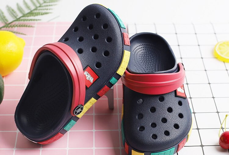 7色儿童洞洞鞋：释放童年快乐，畅享夏日时光。7-Color Children's Perforated Shoes: Release Childhood Memories, Enjoy Summer Moments.