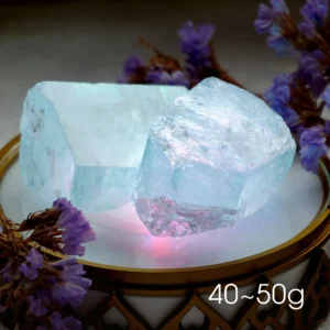 超光透亮六面柱海蓝宝原矿40~50g (随机出货)