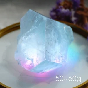 超光透亮六面柱海蓝宝原矿50~60g (随机出货)