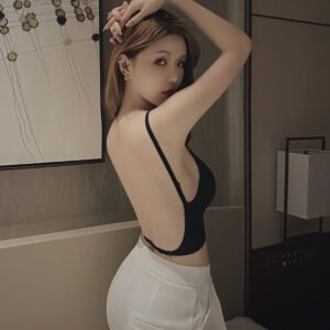 8孔透气棉美背内衣：轻松打造完美背部曲线，让您时尚舒适穿搭 Beauty back inner wear with 8-hole breathable cotton: effortlessly shaping perfect back curves for your stylish and comfortable outfits