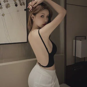 8孔透气棉美背内衣:轻松打造完美背部曲线,让您时尚舒适穿搭 Beauty back inner wear with 8-hole breathable cotton: effortlessly shaping perfect back curves for your stylish and comfortable outfits