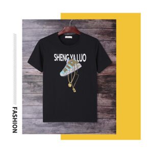 3色圆领T恤：时尚个性设计，青春流行选择。Crew Neck T-shirt in 3 Colors: Fashionable Personality Design, Youthful Trend Selection