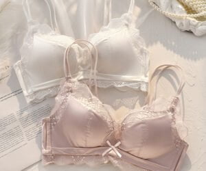 甜美蕾丝花边内衣，性感美背聚拢舒适