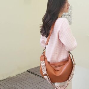 4色复古单肩包：欧美风格，多种背法，实用收纳。4-color Retro Single Shoulder Bag: Vintage European and American Style, Multiple Wearing Methods, Practical Storage.