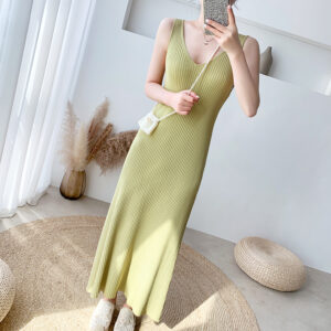 冰丝吊带连衣裙3色：舒适透气，高品质面料，精致做工。Ice silk camisole dress in 3 colors: Comfortable and breathable, high-quality fabric, exquisite workmanship